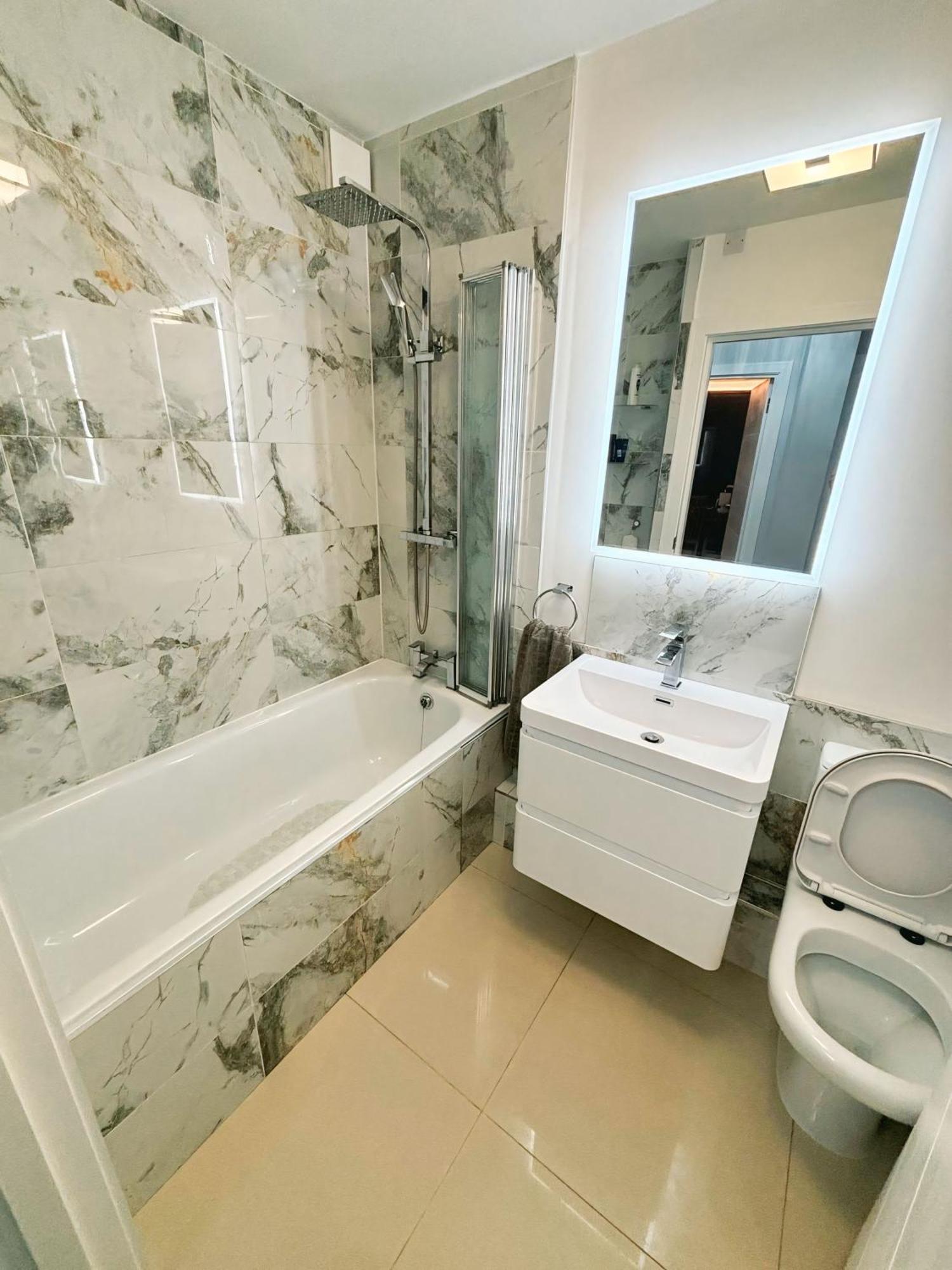 Double Bedroom In Clapham ลอนดอน ภายนอก รูปภาพ